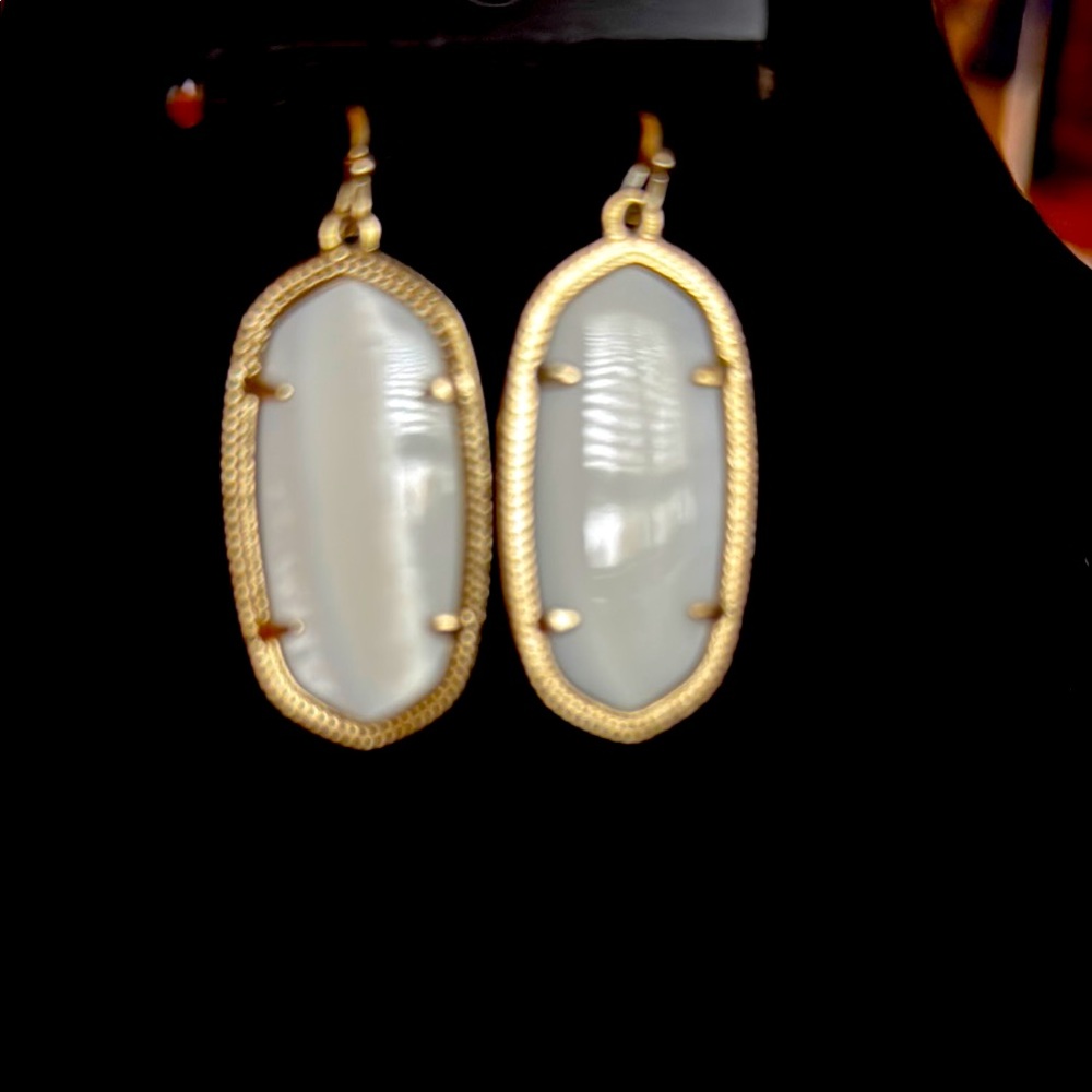Kendra Scott drop earrings - Picture 1 of 4